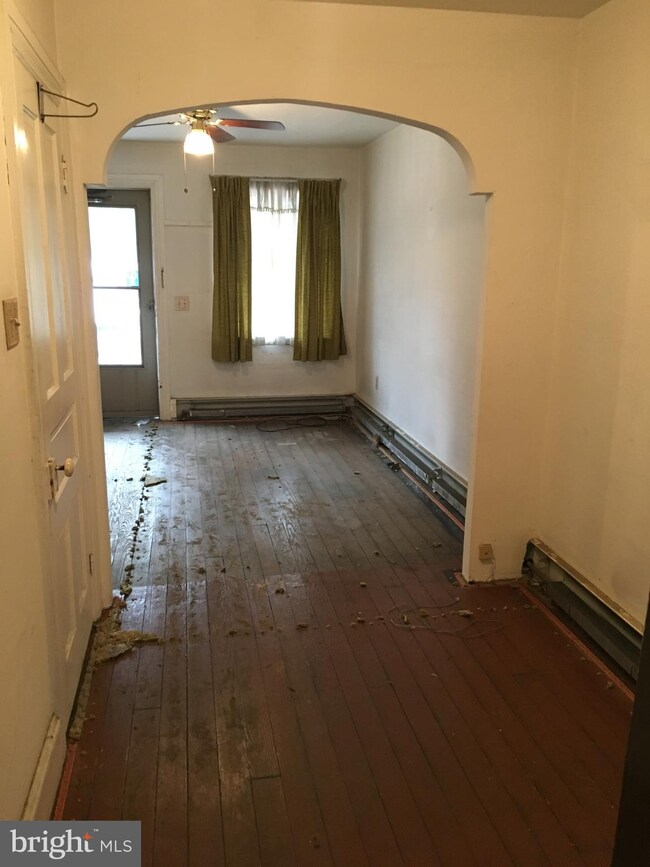 19 W Carroll St, Saint Clair, PA 17970 - photo 3