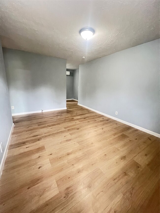 8608 Prairie View Dr unit A, Houston, TX 77088 - photo 3