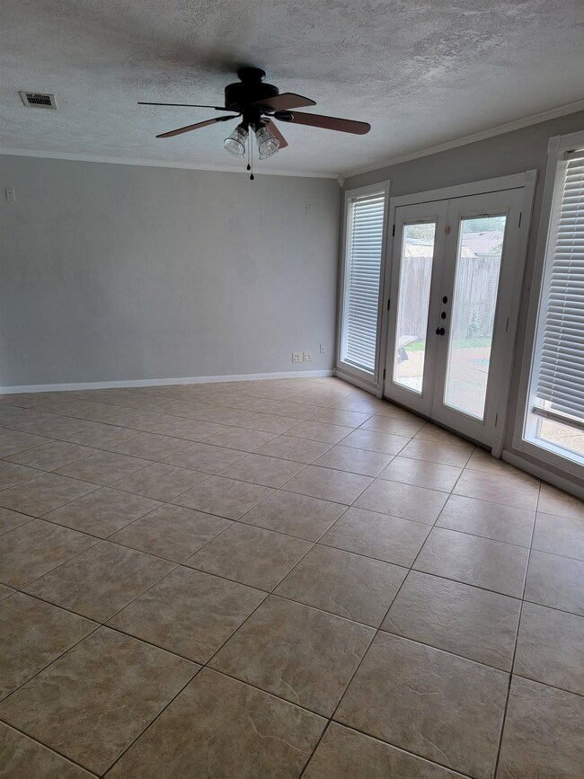 1020 Shakespeare Dr, Beaumont, TX 77706 - photo 6