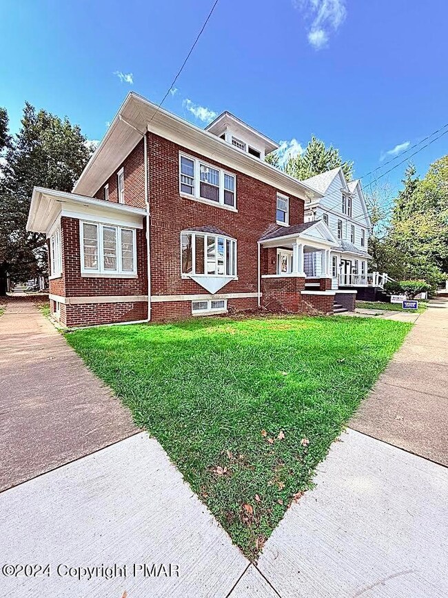 276 Academy St, Wilkes Barre, PA 18702 - photo 4