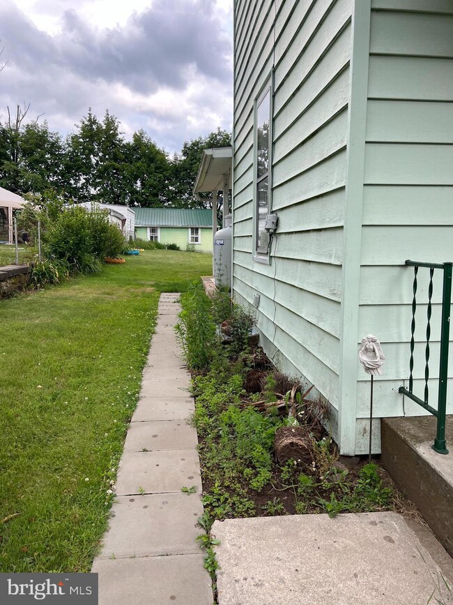 6 Cherry St, Ashland, PA 17921 - photo 3