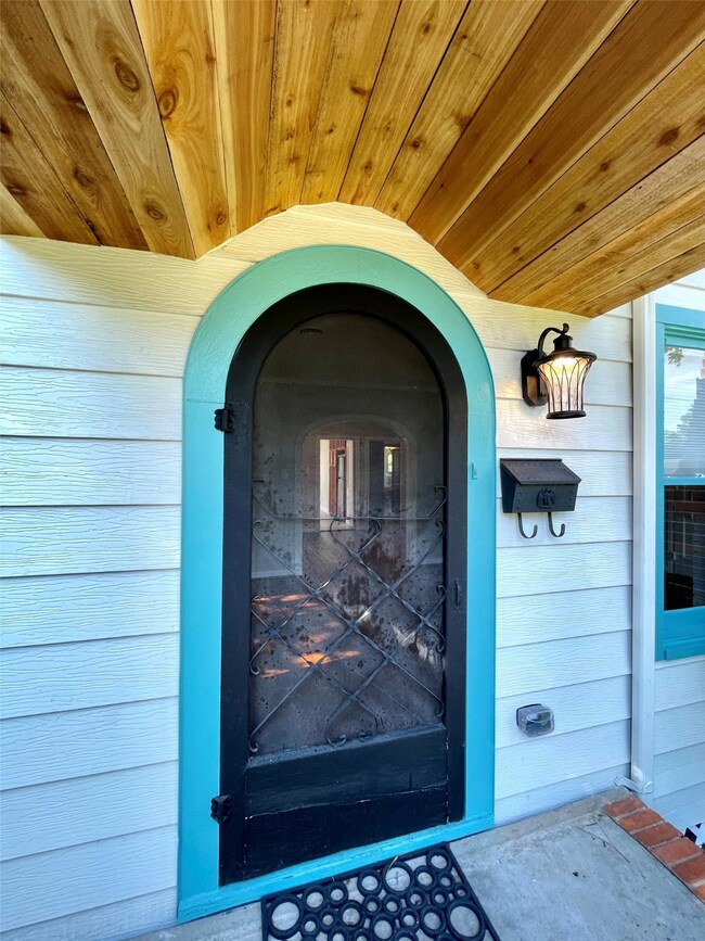 1007 Avenue of Oaks St, Houston, TX 77009 - photo 5