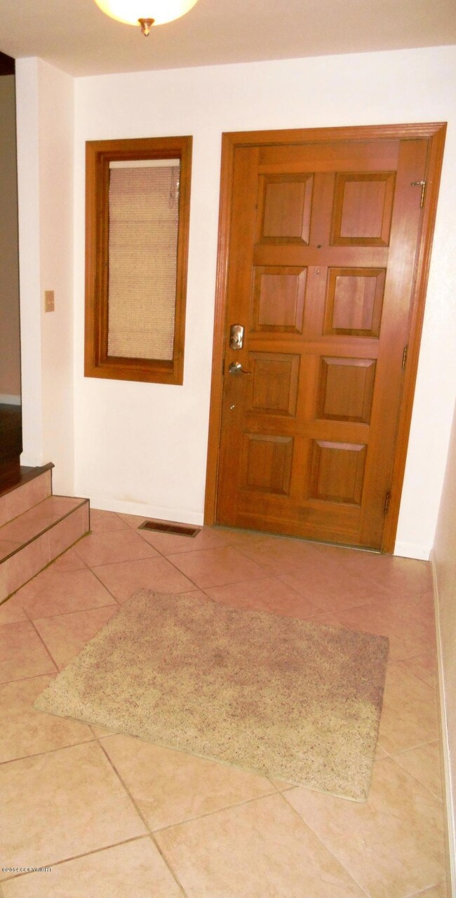 Tiled Front entry