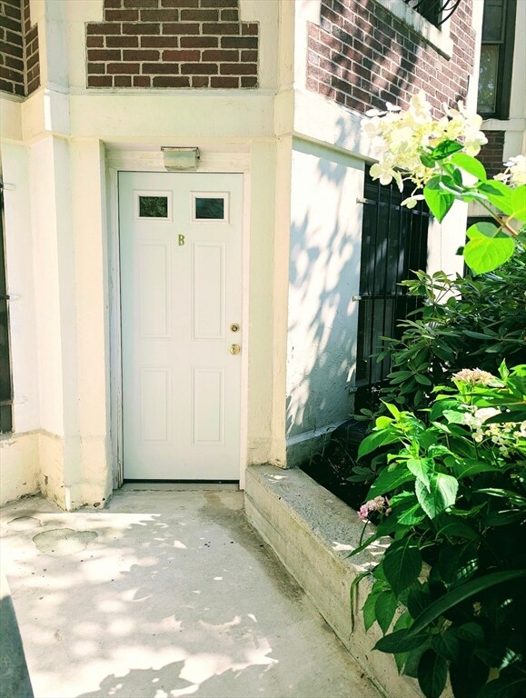 384 Riverway unit B, Boston, MA 02115 - photo 3