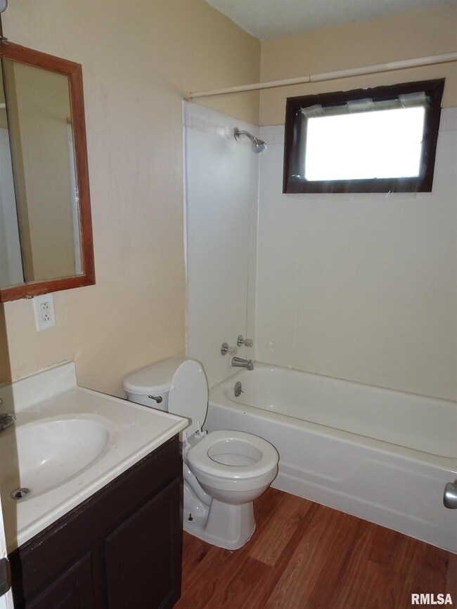 1704 W 53rd St, Davenport, IA 52806 - photo 7