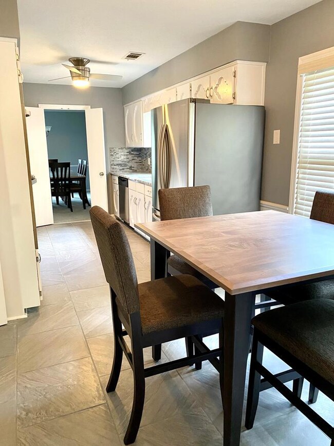 Eat-In Kitchen