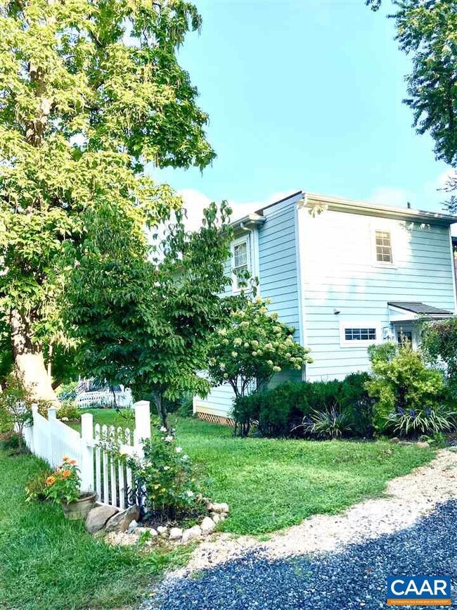 412 5th St SW, Charlottesville, VA 22903 - photo 2
