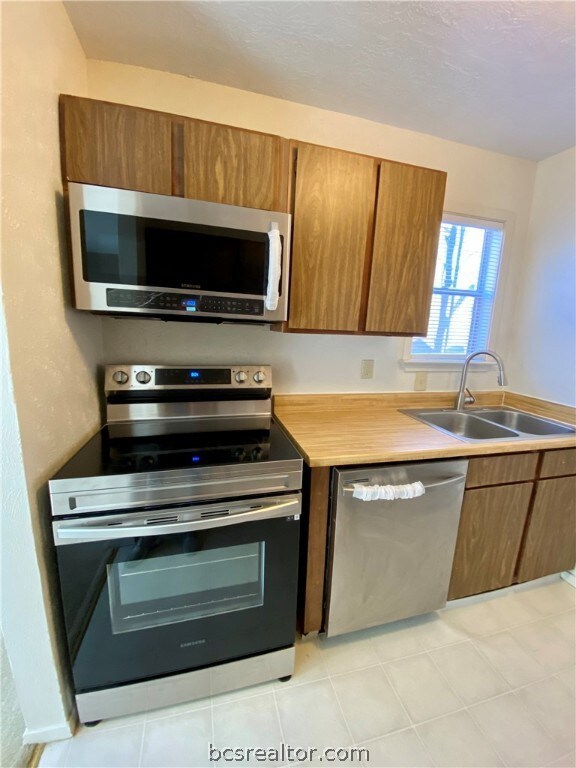 1304 Holik Dr, College Station, TX 77840 - photo 3