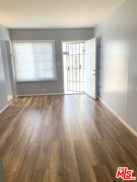 4814 W 17th St, Los Angeles, CA 90019 - photo 3