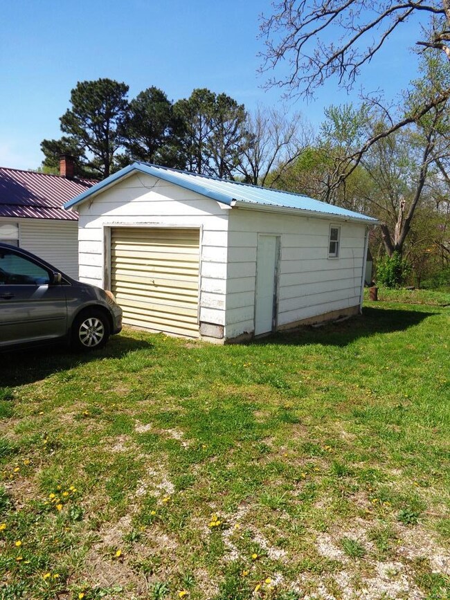 202 W 4th St, Dixon, MO 65459 - photo 4