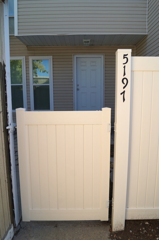 5197 S Gravenstein Park unit 240, Salt Lake City, UT 84123 - photo 2