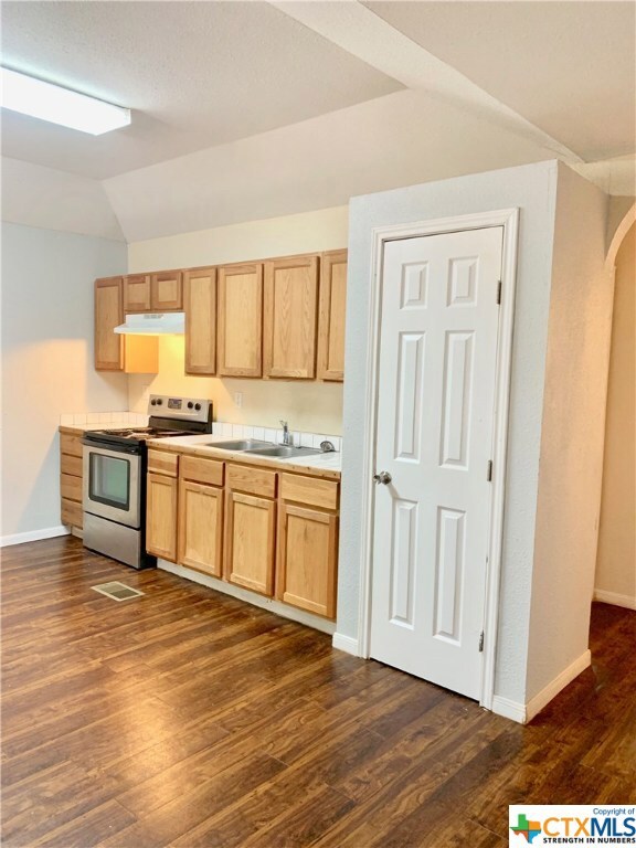 1628 Gordon St, San Marcos, TX 78666 - photo 3