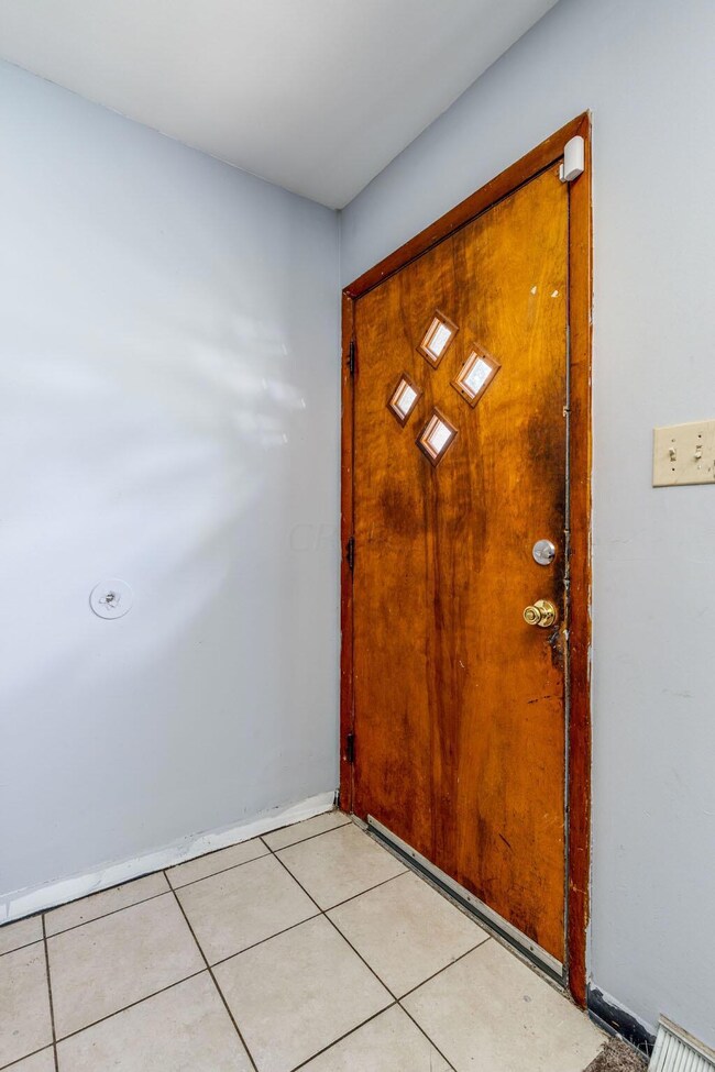 3800 Armada Rd, Columbus, OH 43232 - photo 4