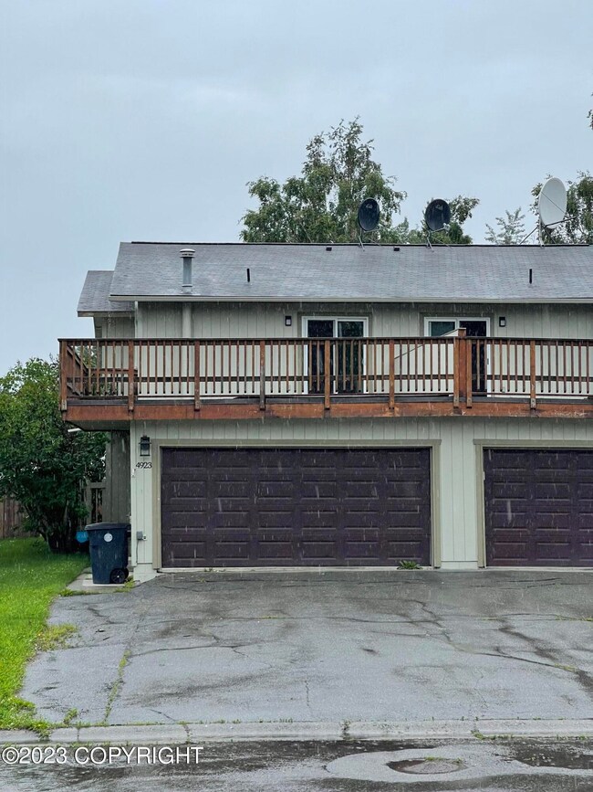 4923 Rollins Dr, Anchorage, AK 99508 - photo 2