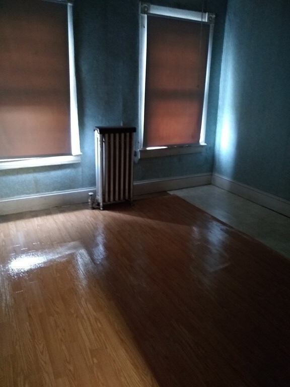 948 Lakeview Ave, Lowell, MA 01850 - photo 5