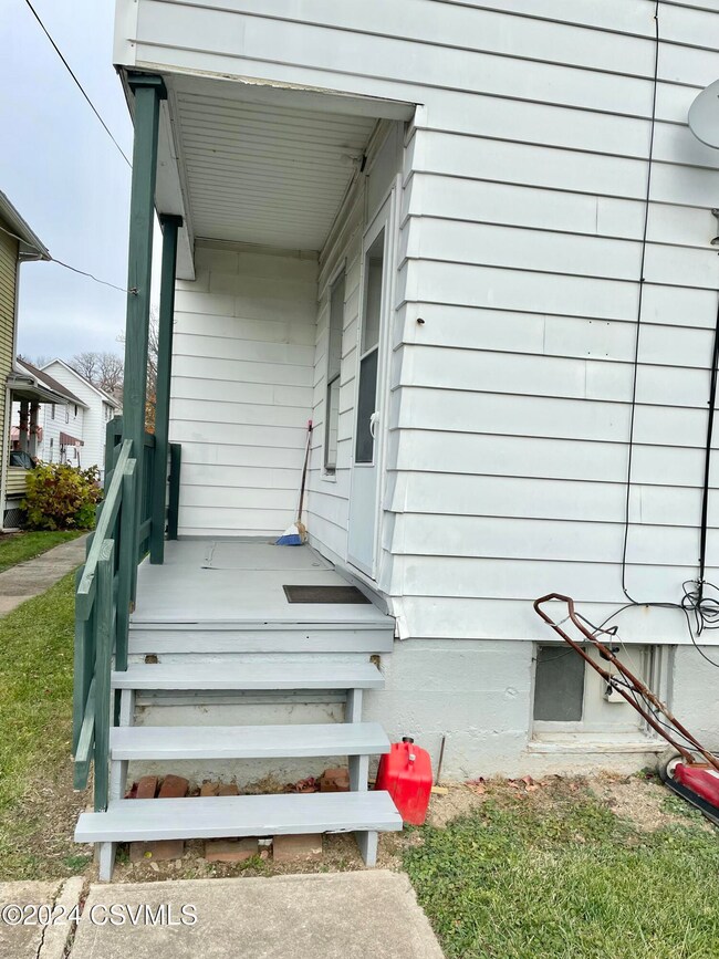 570 Hepburn St unit 572, Milton, PA 17847 - photo 3