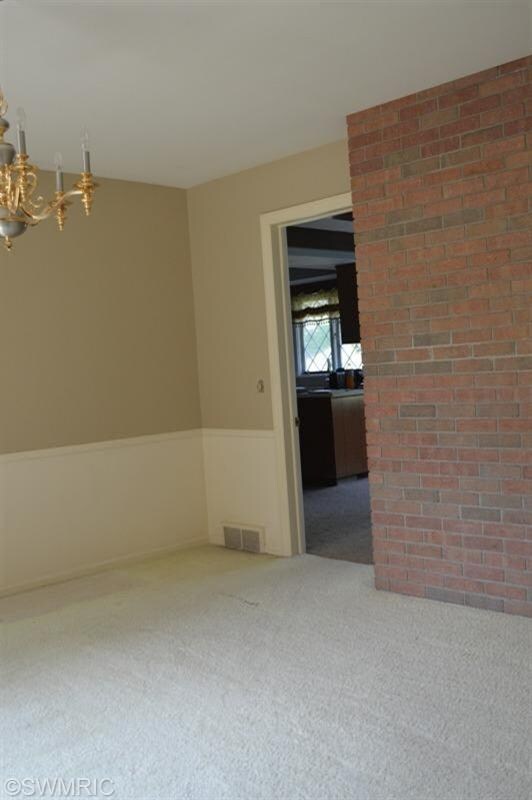 266 Ridgewood Ct, Ionia, MI 48846 - photo 3