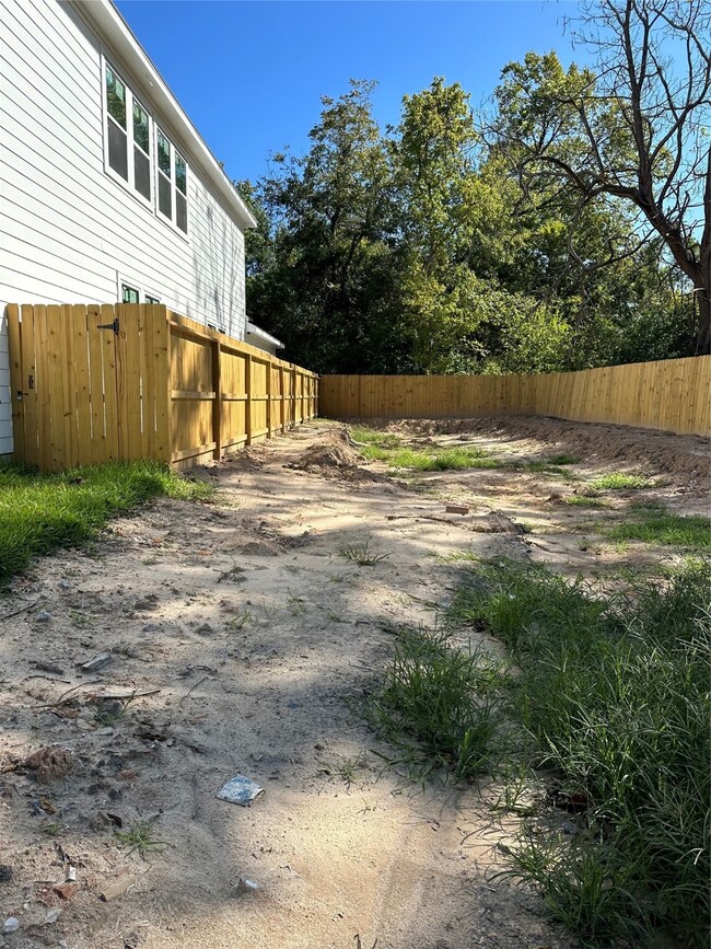 6804 Arabella St, Houston, TX 77091 - photo 3