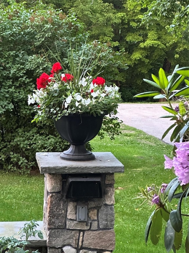 704 Hillside Ave, Berlin, NH 03570 - photo 6