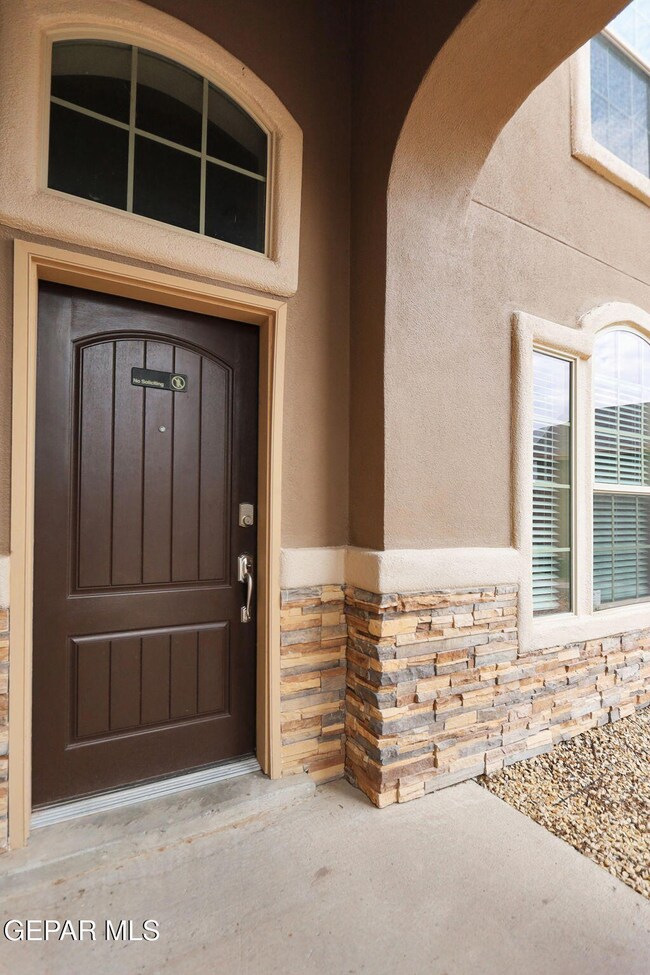 14351 Desert Sunset Dr, Horizon City, TX 79928 - photo 3