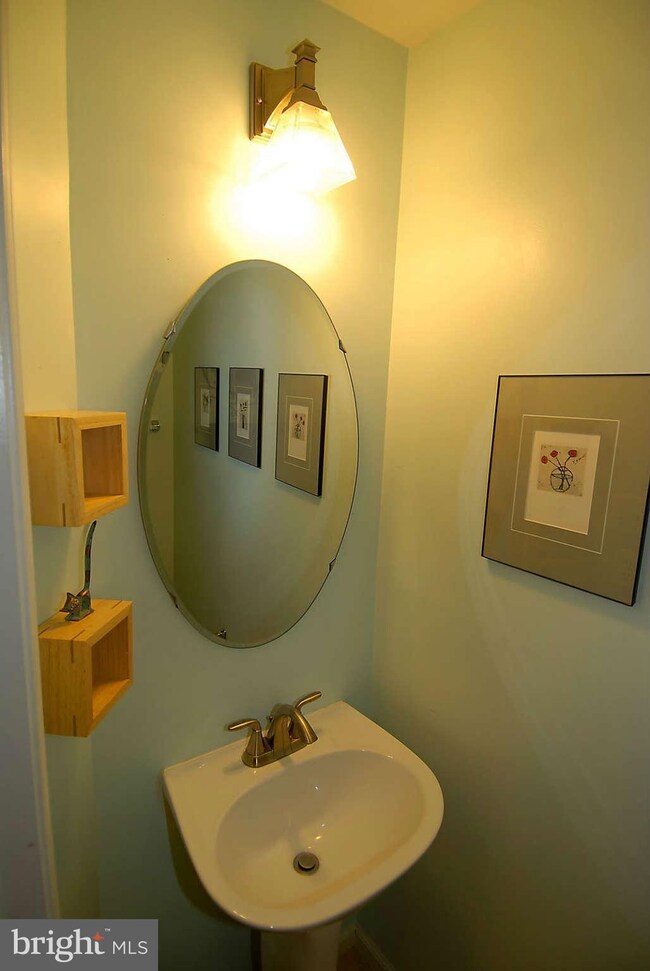 2017 N Buchanan Ct, Arlington, VA 22207 - photo 6