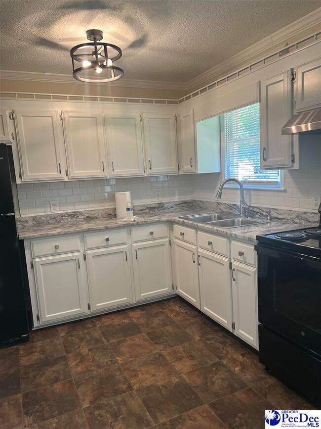 811 E Scarlett Ln, Florence, SC 29505 - photo 3