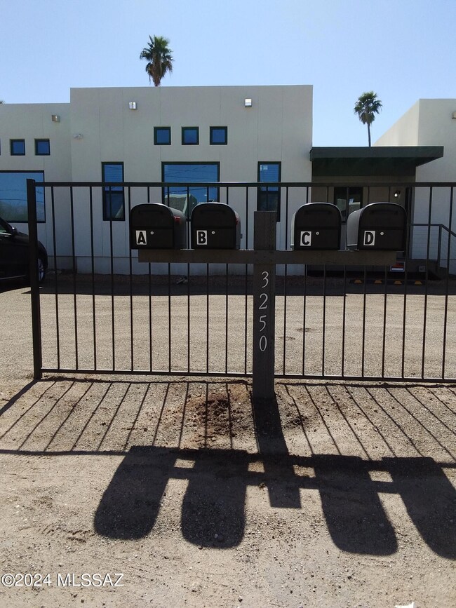 3250 N Stone Ave unit C, Tucson, AZ 85705 - photo 6