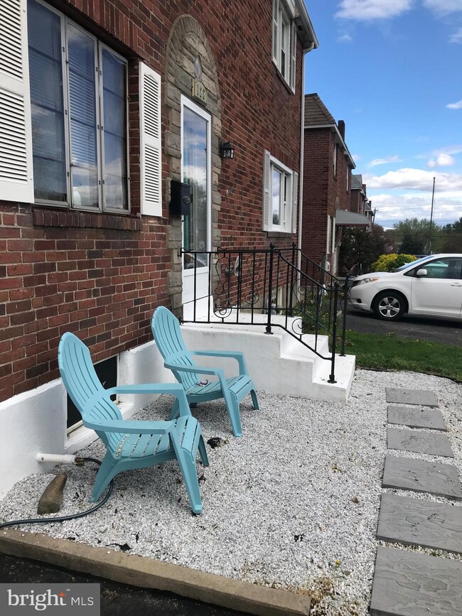 122 W Garrison Rd, Brookhaven, PA 19015 - photo 4