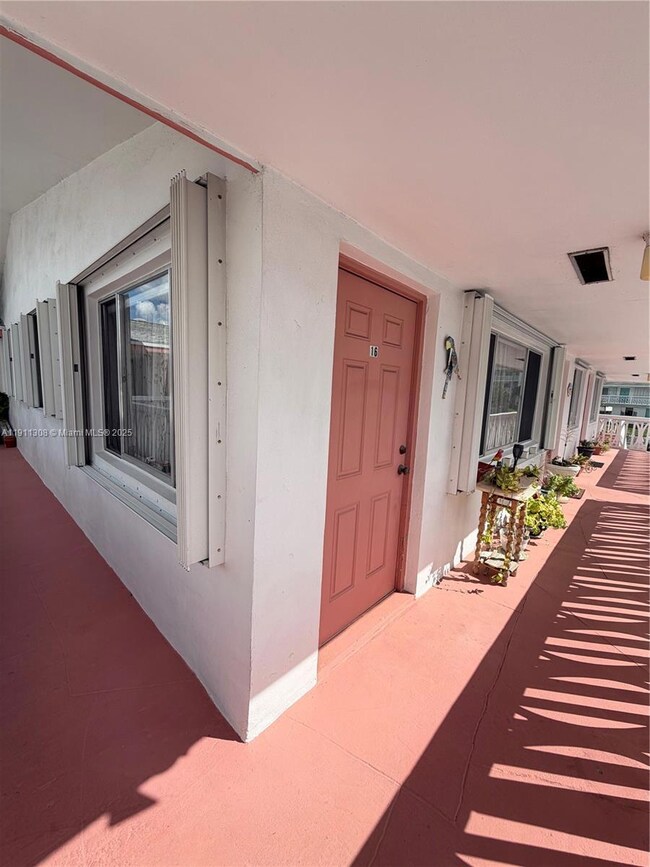 2286 Lake Osborne Dr unit 16, Lake Worth, FL 33461 - photo 7