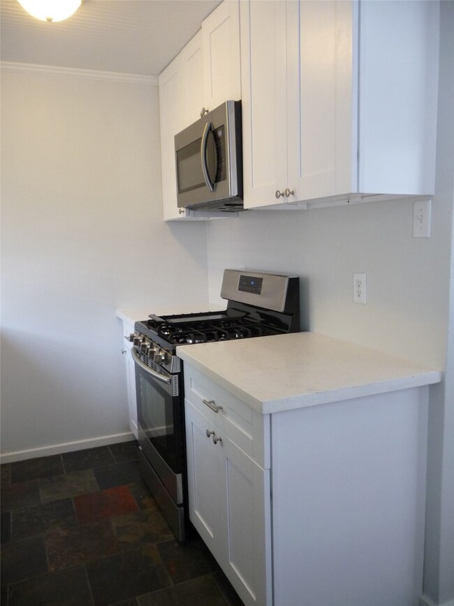 214 1/2 Munford St unit B, Houston, TX 77008 - photo 7