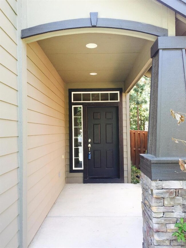 19450 Hollygrape St, Bend, OR 97702 - photo 2