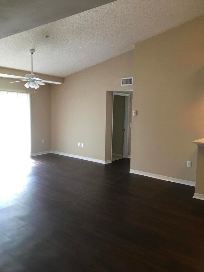 4197 N Haverhill Rd unit 211, West Palm Beach, FL 33417 - photo 4