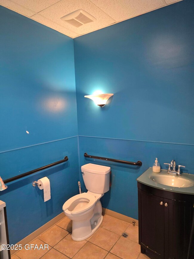 2100 S Columbia Rd, Grand Forks, ND 58201 - photo 6