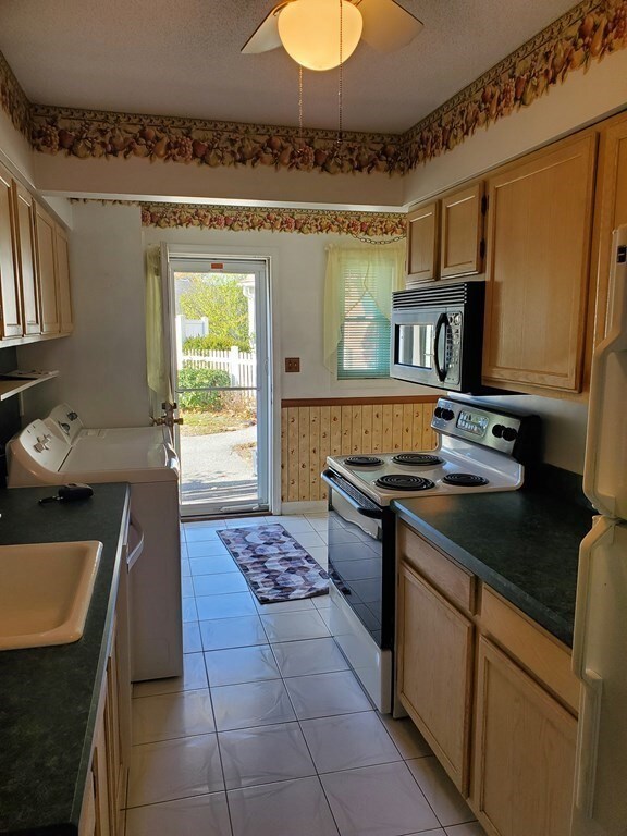 21 Mitchell Dr, Chicopee, MA 01022 - photo 5