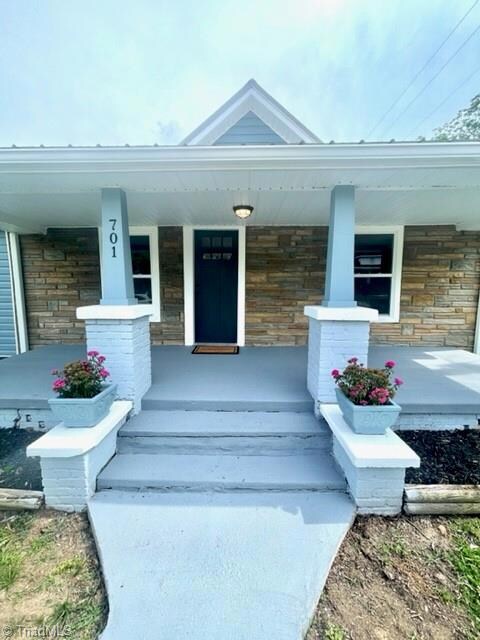 701 Thomas St, Reidsville, NC 27320 - photo 2