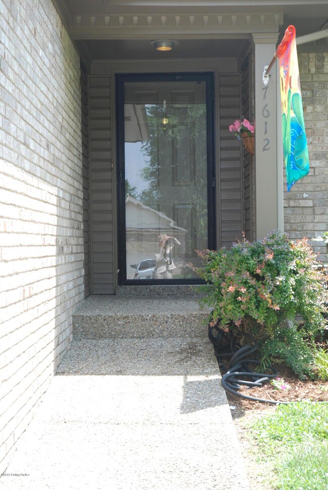 7612 Newton Ct, Louisville, KY 40228 - photo 4
