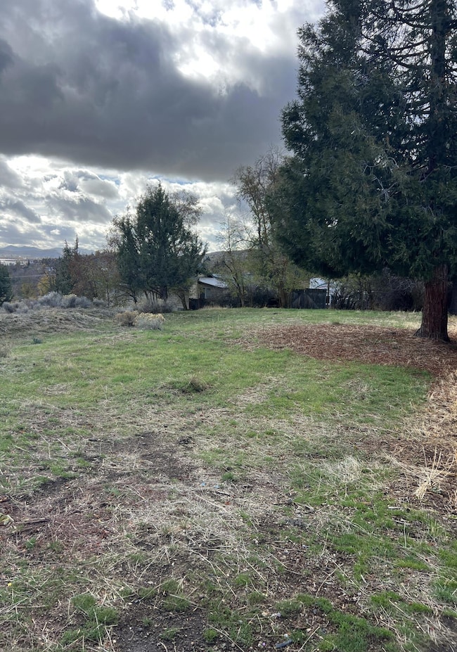 1944 Academy Ave unit 3&4, Klamath Falls, OR 97601 - photo 3