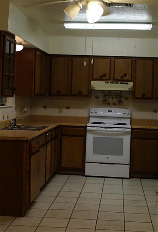 9518 Kingsvalley St, Houston, TX 77075 - photo 7