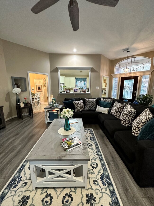 7111 W Hearthstone Green Dr, Houston, TX 77095 - photo 4