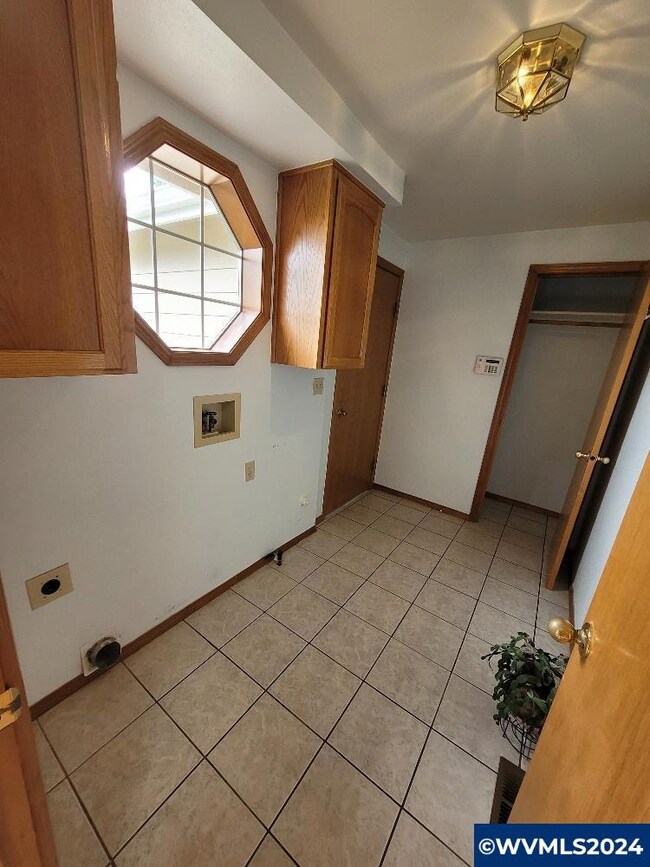 899 Alvina St SE, Salem, OR 97306 - photo 5