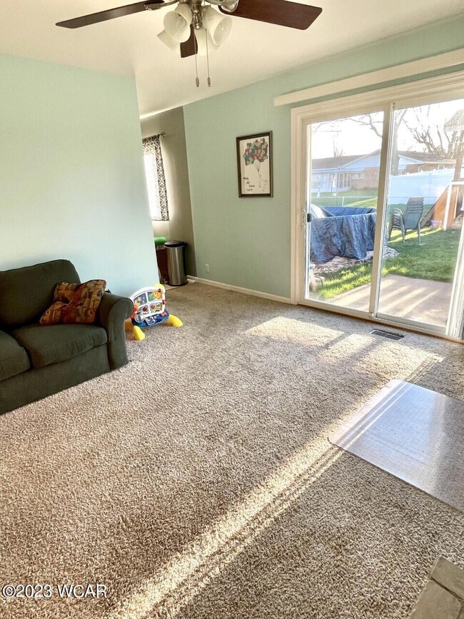 220 Devonshire family room 2