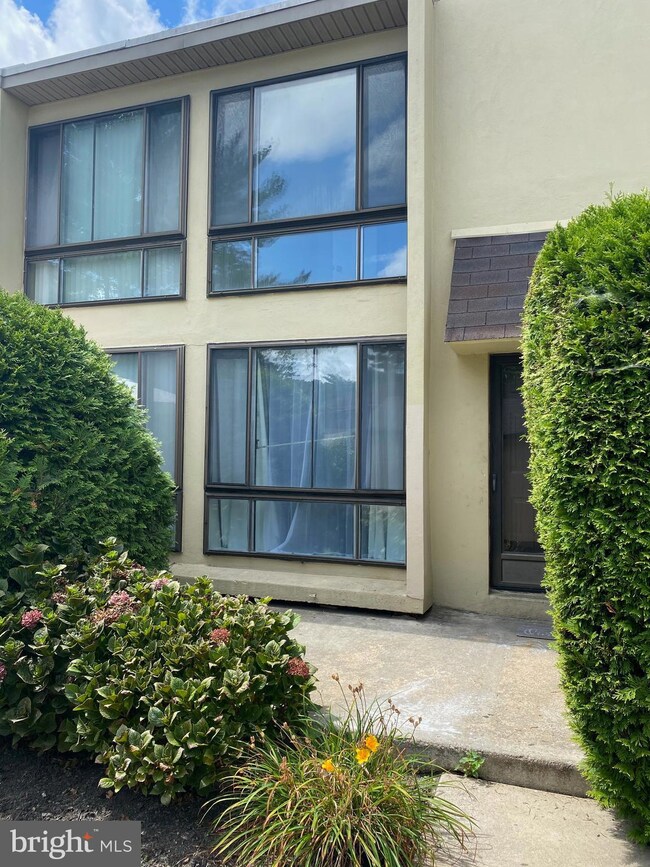 100 E Glenolden Ave unit S4, Glenolden, PA 19036 - photo 2