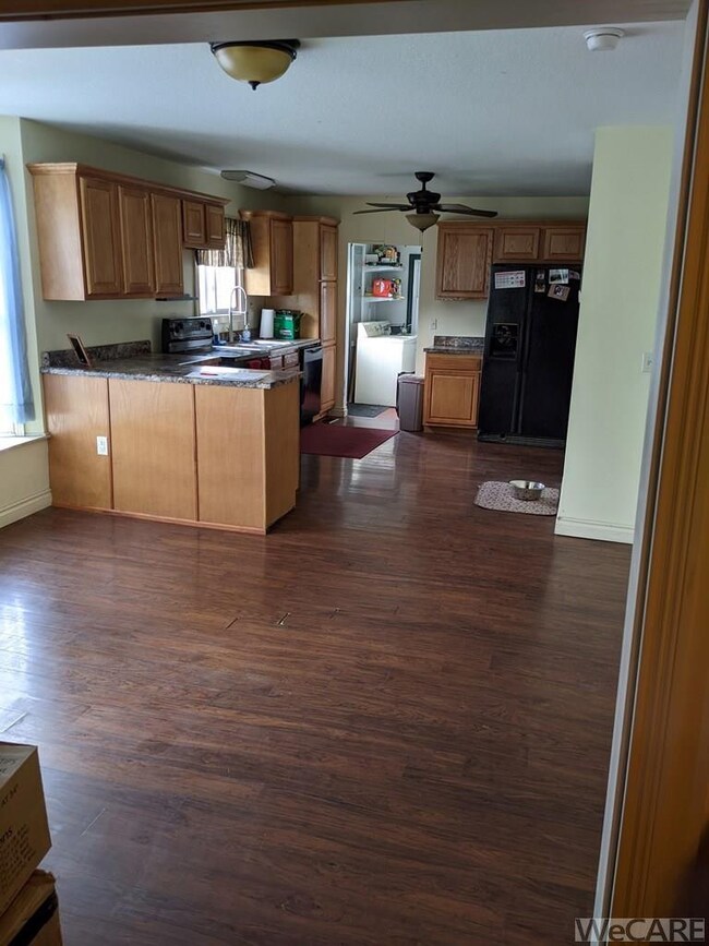 427 Edwards St, Ada, OH 45810 - photo 2