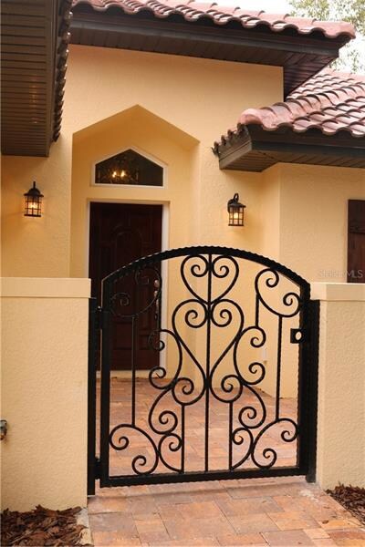 Custom Gate