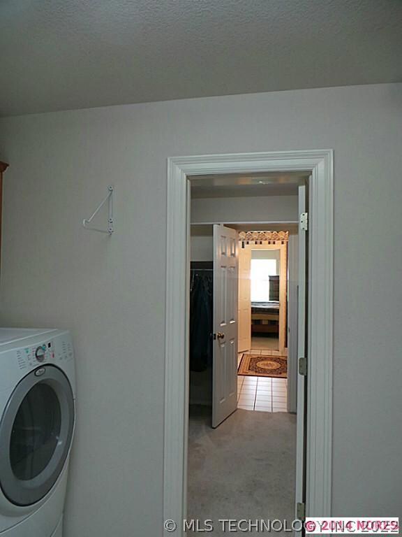 YOU WILL LOVE THIS !  ACCESS TO LAUNDRY ROOM TO MA