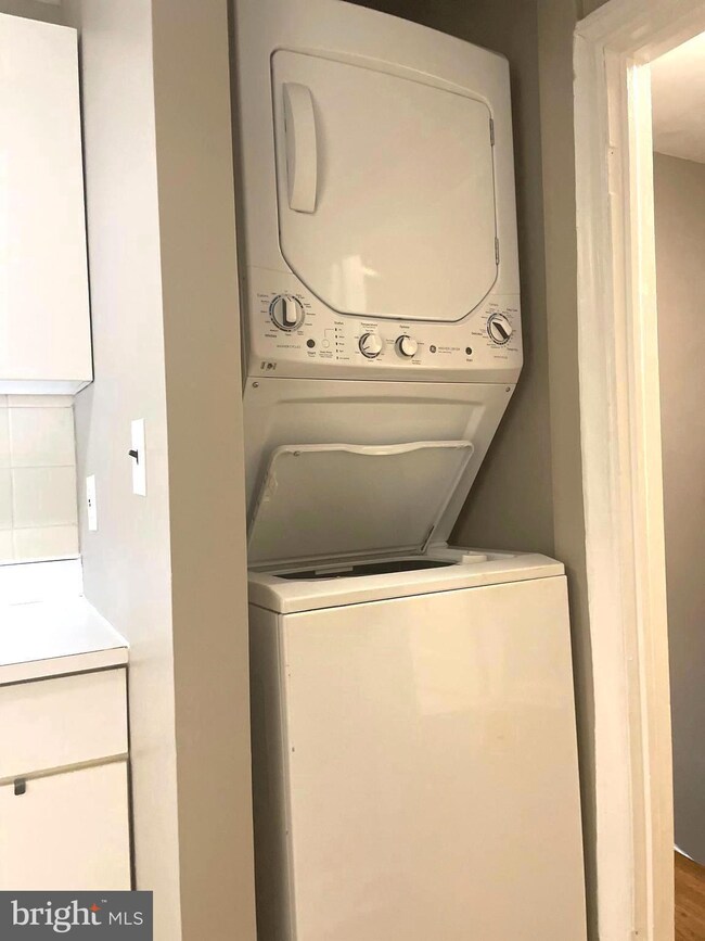 110 Cherrydell Rd unit 2, Catonsville, MD 21228 - photo 3