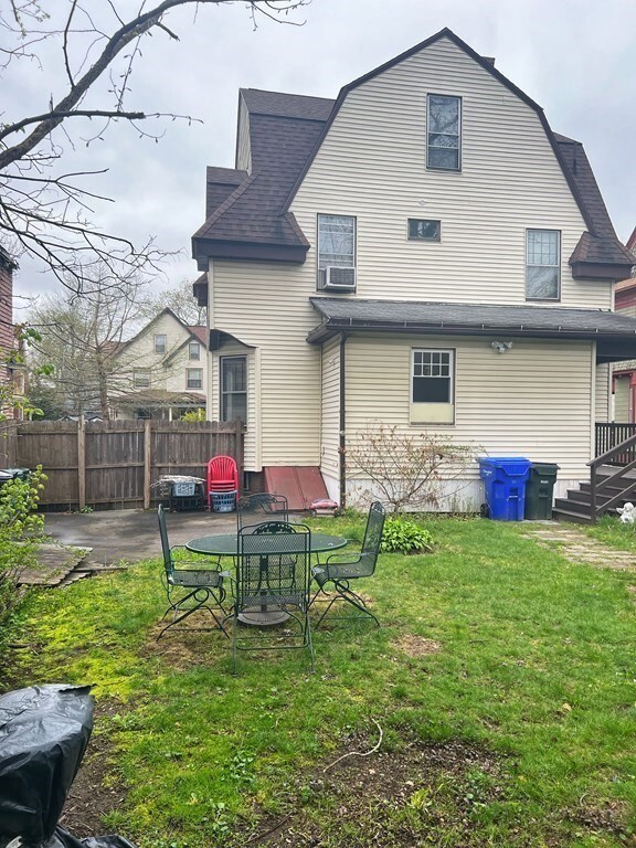 131 Yale St, Springfield, MA 01109 - photo 4