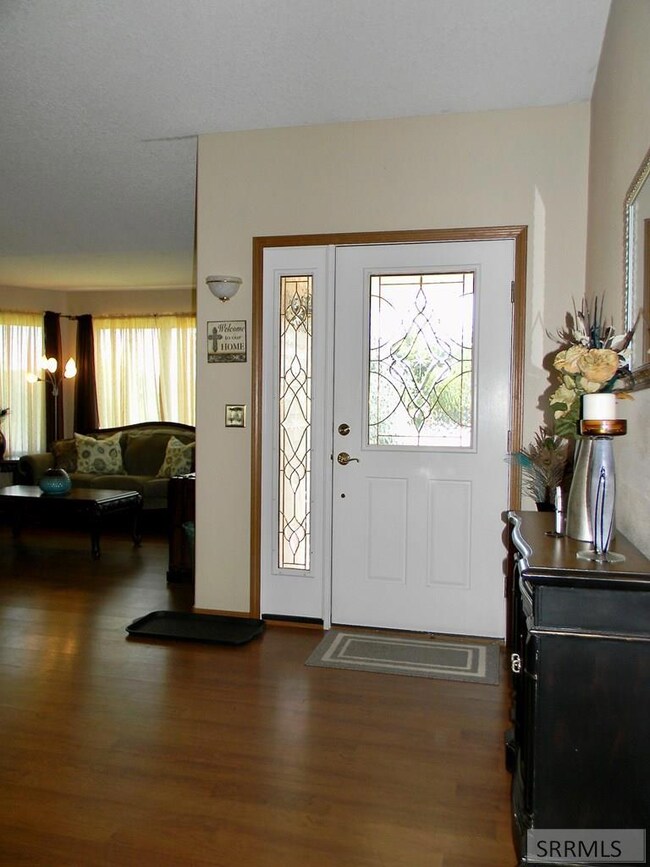 275 Bergeson Dr, Blackfoot, ID 83221 - photo 4