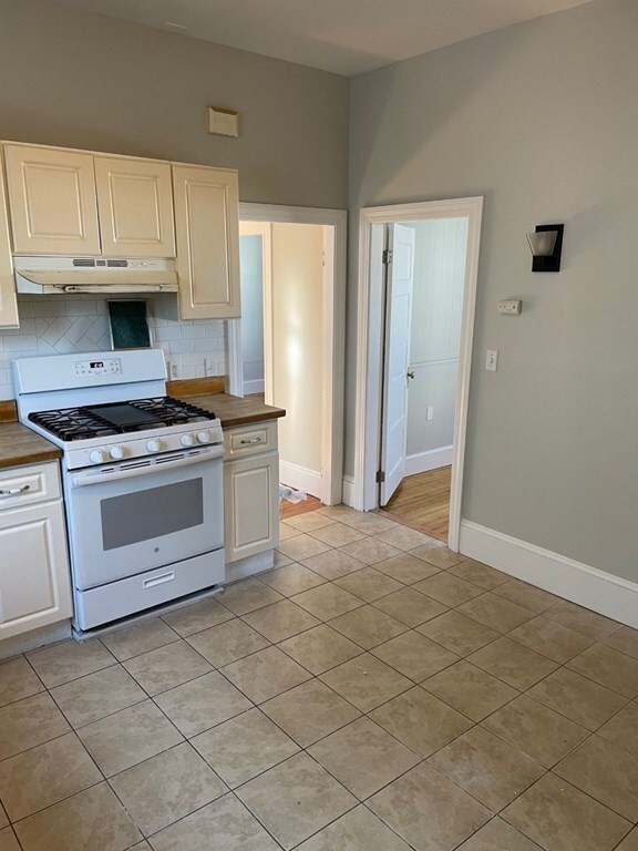 116 Foster St unit 2, Peabody, MA 01960 - photo 3