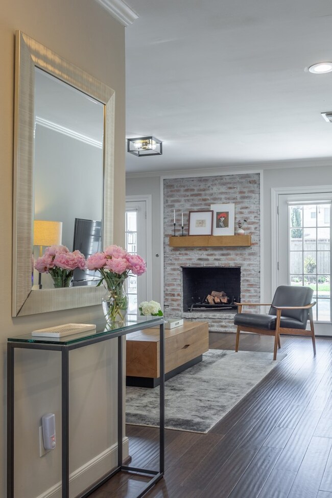 10203 Sugar Hill Dr, Houston, TX 77042 - photo 4